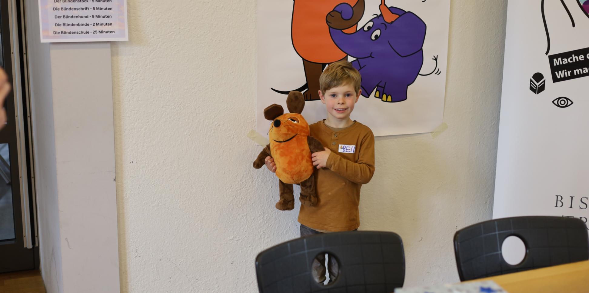 Türen auf mit der Maus  -100 große und kleine Mausfans besuchen die Tonpost