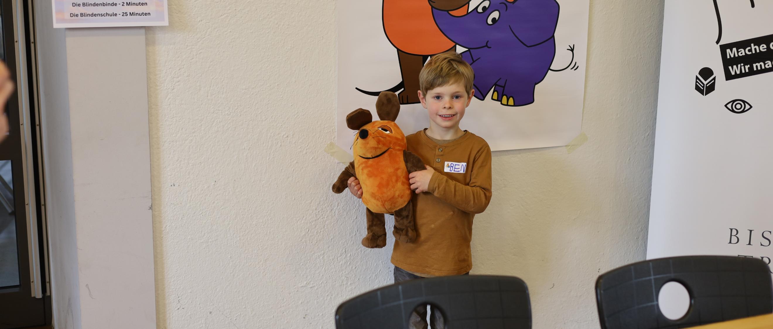 Türen auf mit der Maus  -100 große und kleine Mausfans besuchen die Tonpost